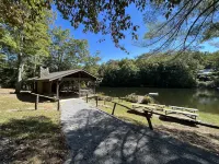 5 acres 4 bedroom cabin close to everything with fire pit, swimming fishing lake Hotels near Davidson River