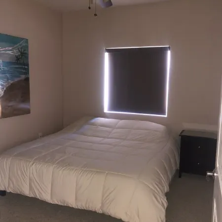 Spacious House close to Laughlin, Lake and River - lots of parking.