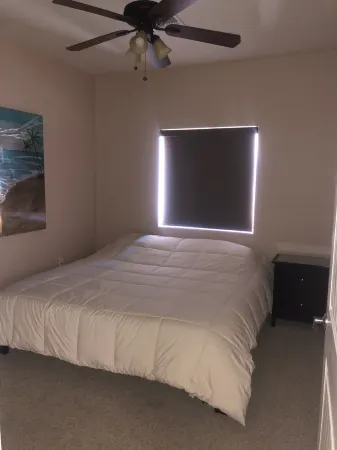 Spacious House close to Laughlin, Lake and River - lots of parking.