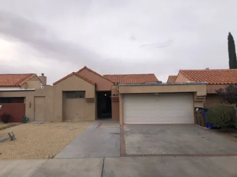 Clean Studio with Kitchenette and Fresh Patio!