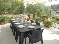 Iris - 150 sqm apartment (3 bedrooms, 2 bathrooms) with garden