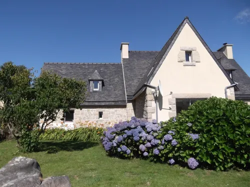 Calm and tranquility in this apartment located 900m from the beaches Hotels in Trebeurden