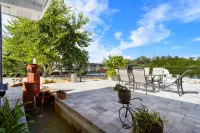 AQUA VISTA * WATERFRONT RESORT STYLE * NEAR BEACHES Hotels near Catanias Winery