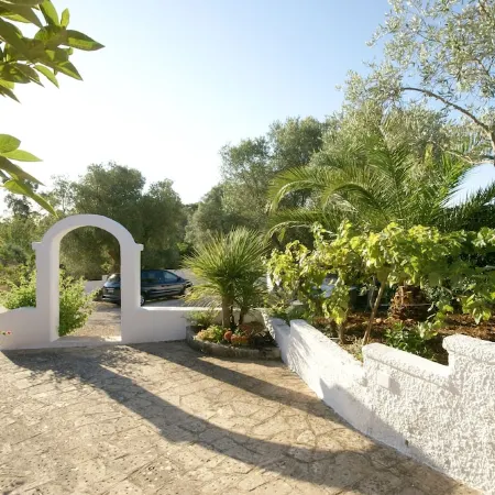 Big terrace, wood oven & barbecue -7 km from the sea - pure nature - free WiFi
