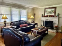 Ranch home American Spa hot tub for 6, sleep number bed , pool table, smart tvs! Hotels in Laurel County