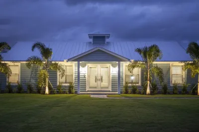 High End, Head to Toe Renovation Home with Pool & Hot Tub Timberline Glamping Jupiter附近的飯店