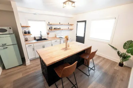 Bridge St Beauty, Brunch & Bars [2 Beds 1 Bath] Отели рядом с достопримечательностью «DeVos Place»