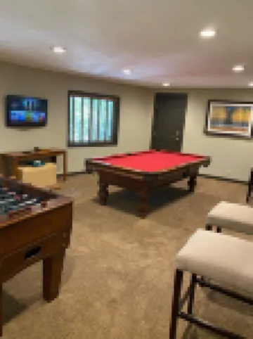 Cozy Escape- Walking Distance to Village!