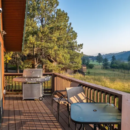 Escape to the Mountains- Perfect for your Golf or Mountain Biking Getaway