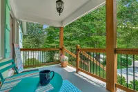 Bright & Cheery Bungalow - Mins to Downtwn Fort Mill Hotels in Fort Mill