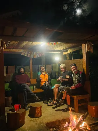 Wake in Himalayas Отели рядом с достопримечательностью «Beyoung Ward»