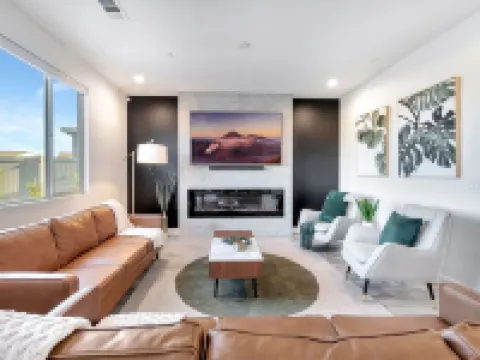 green door · Lux Resort Gem ~ Backyard Pool/Spa ~ Near Festival コーチェラのホテル