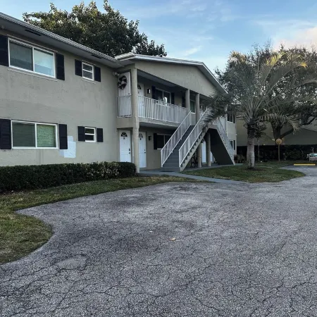 Charming 2-bedroom apartment with AC, WiFi in pleasant Delray Beach