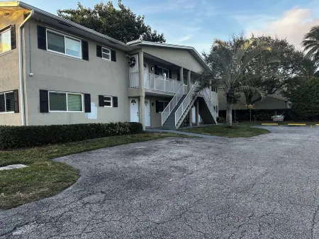 Charming 2-bedroom apartment with AC, WiFi in pleasant Delray Beach