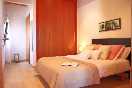 Sea view, terrace, close to beaches, modern, air conditioning, easy access, WiFi Отели рядом с достопримечательностью «Porto Cristo Beach»