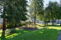 Charming Family Home near Newcastle, Fully Fenced Private, Pet-Friendly! Hotels near Boyd's Clocks