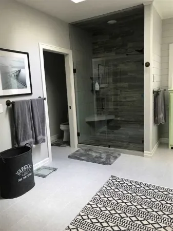 Enjoy your own private family resort! Pool, hot tub, lakefront, sunsets, more!