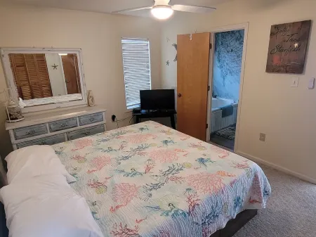 Oceanside with Ocean View and Comfort!