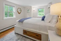 Harwich Hideaway, Close to Beach, Bike Path & 10 Minutes Away from Chatham!