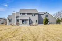 8 Mi to Lambeau Field: Family Home in De Pere! Hotel di De Pere