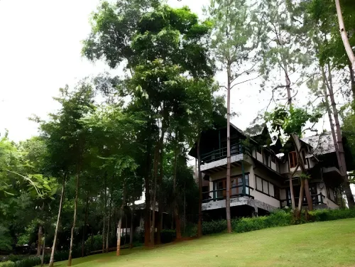 Chiangkham Luang Resort Hoteles en Chiang Dao