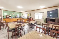 Super 8 by Wyndham Big Rapids فنادق في بيغ رابيدز