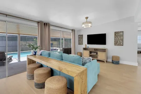 Coastal Cabana - Private pool & 2 miles to Beach!