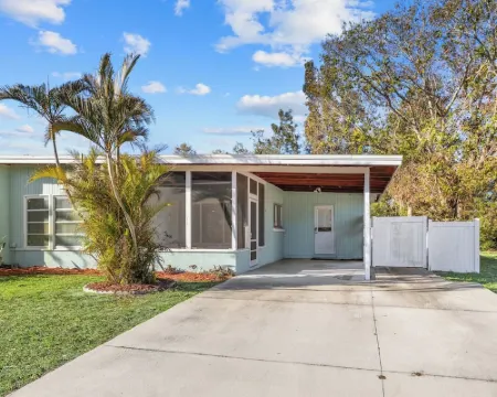 Lobster Louie's Inn - Cozy 2/1 Mins from Beaches. Fenced yard. Pet Friendly. Hoteles en Whitfield