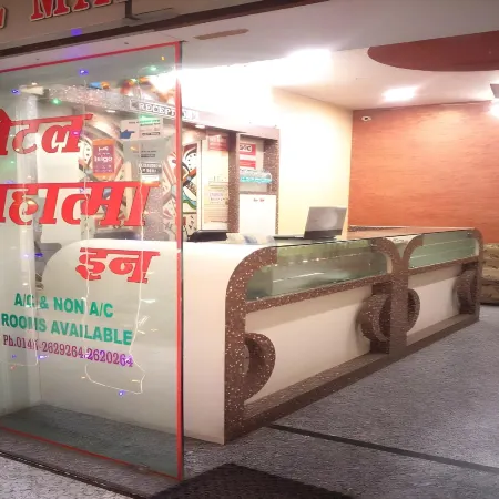 Hotel Mahatma Inn Ajmer Отели рядом с достопримечательностью «Даргах Шариф»