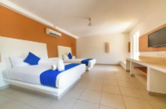 伊克基普拉斯酒店