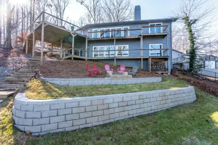 AMAZING LAKEVIEWS! Beautifully decorated 4 bdm waterfront home with 2-story dock