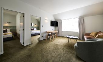 The Elmwood Motel
