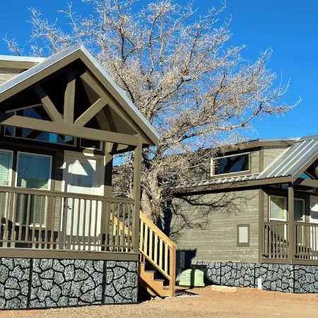 Cozy Tiny Home King Room #13B
