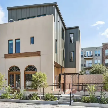 Luxury 5Br Townhome w/ Private Plunge Pool in Lower Garden District