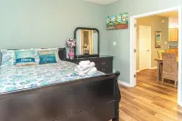 Sandy Feet Retreat Beach cottage with pools and beach access