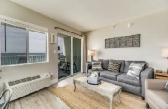 STUNNING 4TH FLOOR GULF FRONT CORNER UNIT with bunk beds