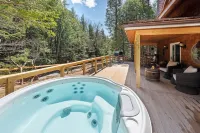 Creekside Couple's Retreat w Hot Tub, Sauna and Game Room, 2 Minutes from Lake