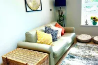 Brand New Coastal Breeze -Family Friendly- Parking