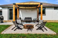Solace in South Austin - Game Room - Bungalows