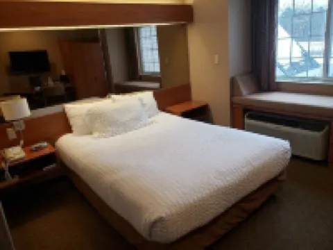 Parry Sound Inn & Suites Hotels in Parry Sound District