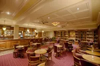 Ashdown Park Hotel - พร้อมอาหารเช้า