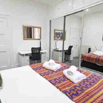 Comfortable West End Flat with Parking Easy Access Rooms