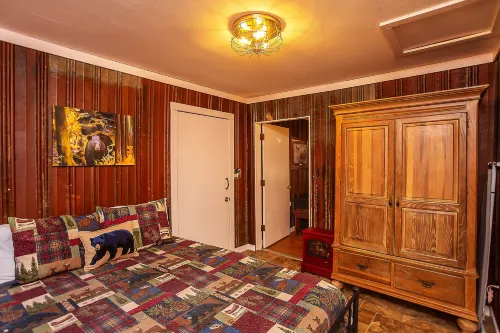Sasquatch Cabin - 2-Star