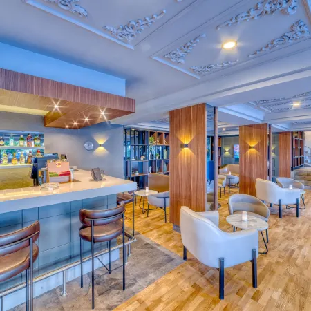 Numa Port Hotel