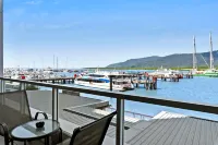 Reef - Waterfront City Pool Sauna & Gym