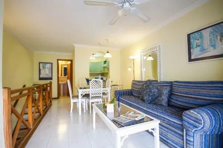 Ona Los Claveles Отели рядом с достопримечательностью «Aloe Park»