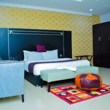 Monarchs Luxury Palace Hotel