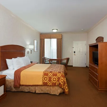 Howard Johnson Hotel & Suites by Wyndham Pico Rivera