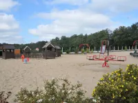 在杜布伊附近的舒適木質小木屋，帶甲板