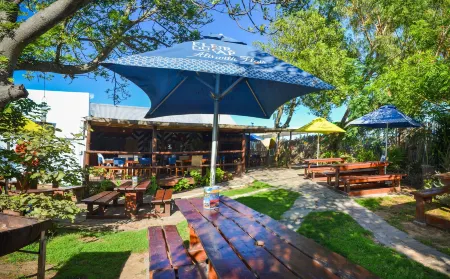 Maggie May House Boat Отели рядом с достопримечательностью «Addo Elephant Safaris»